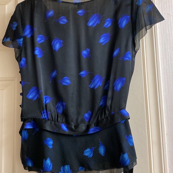 100% Beautiful Silk top by Ann Taylor size small - Picture 4 of 4